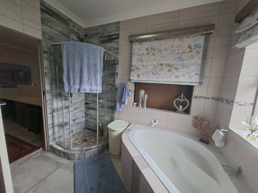3 Bedroom Property for Sale in Dana Bay Western Cape